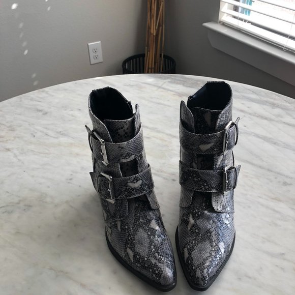 Esprit Alyvia snakeskin patterned ankle boot with silver buckles - size 7 - Picture 1 of 4